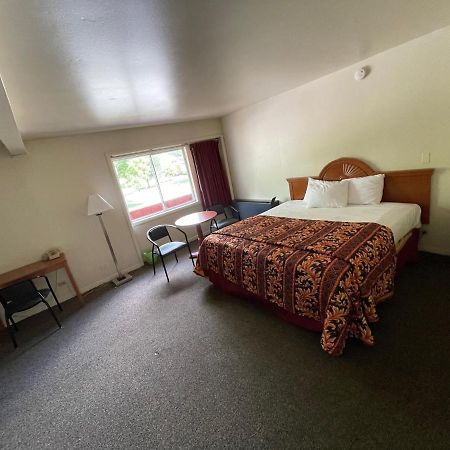 Vibe Inn - Whirlpools Suites - Lyons Eksteriør billede