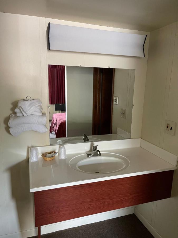 Vibe Inn - Whirlpools Suites - Lyons Eksteriør billede
