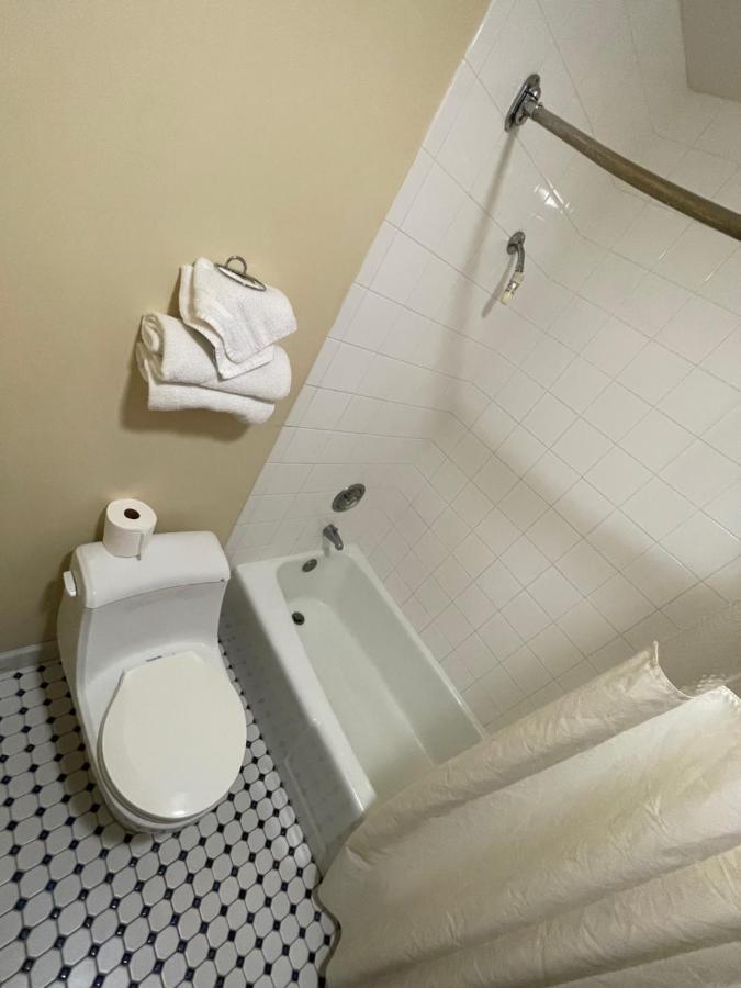 Vibe Inn - Whirlpools Suites - Lyons Eksteriør billede