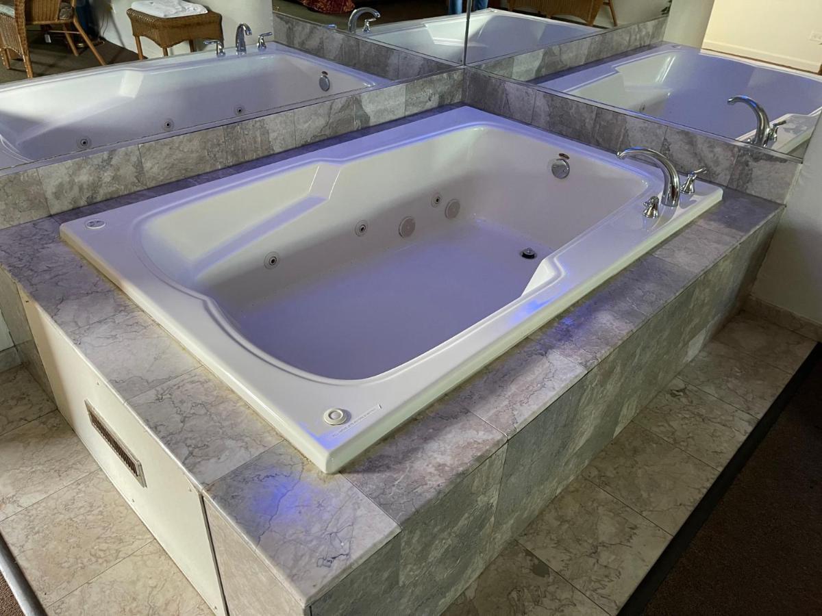 Vibe Inn - Whirlpools Suites - Lyons Eksteriør billede