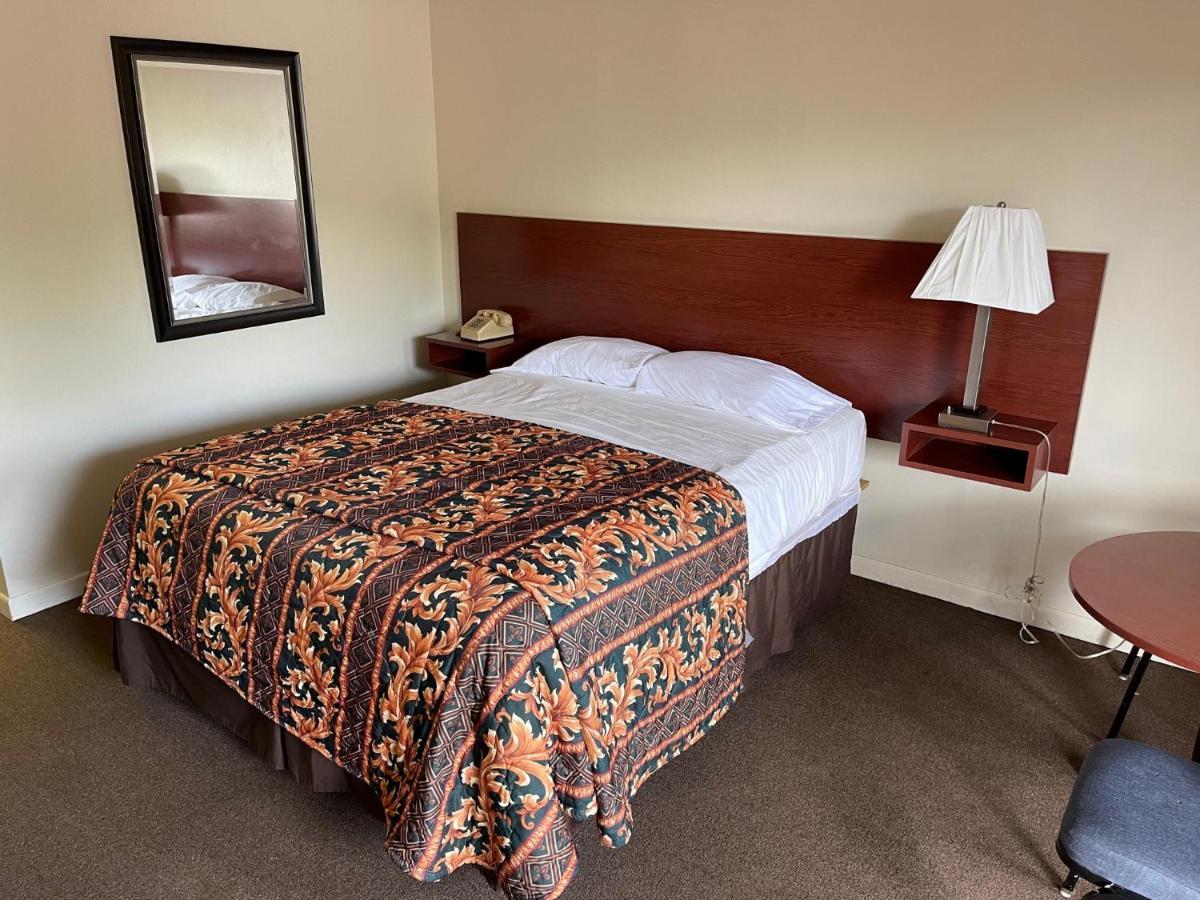 Vibe Inn - Whirlpools Suites - Lyons Eksteriør billede