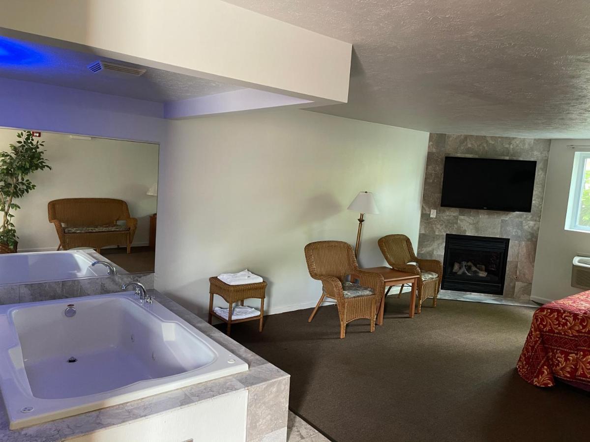 Vibe Inn - Whirlpools Suites - Lyons Eksteriør billede