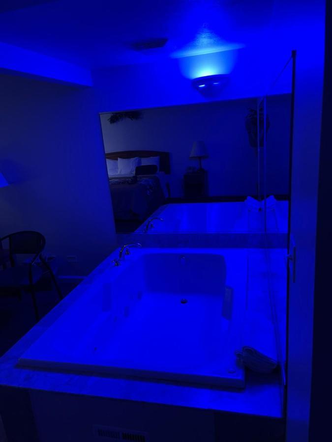 Vibe Inn - Whirlpools Suites - Lyons Eksteriør billede